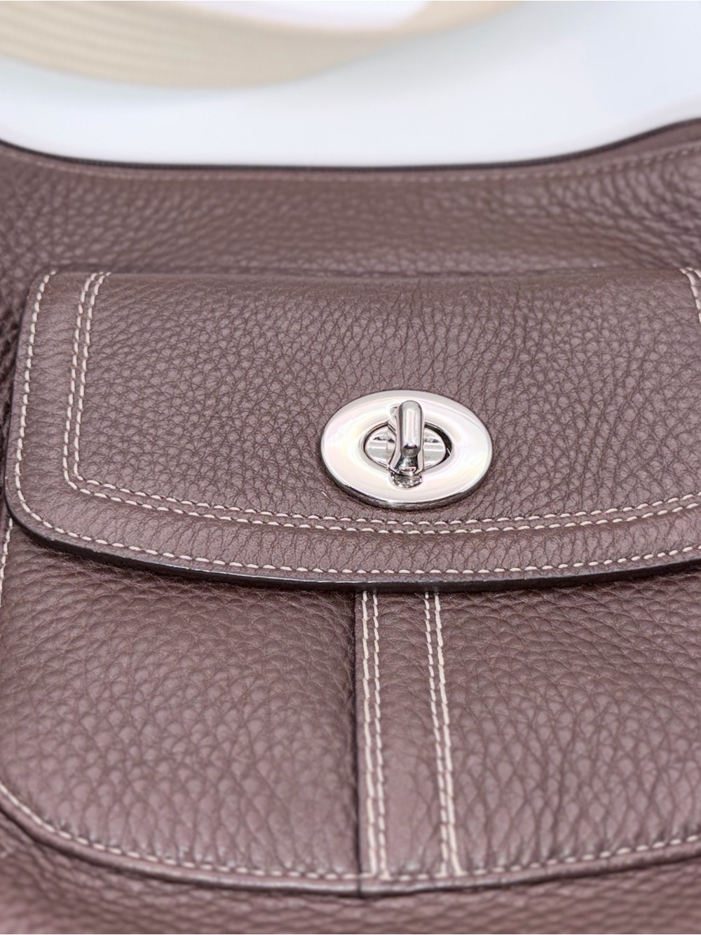 Coach Brown pebbled Swingpack Good condition, inside needs cleaning